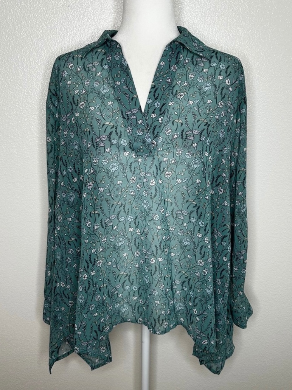 CAbi Womens Green Chase Field Of Flowers Long Sleeve Top Style 3761 Size XS